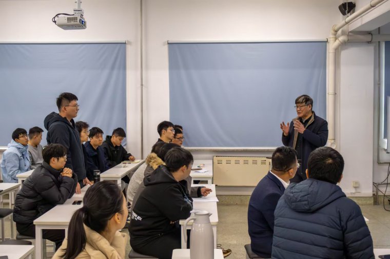 1749040211746095883.jpg 哈尔滨工业大学赵杰教授来公司作“机器人当前形势与发展重点”专题讲座2.jpg